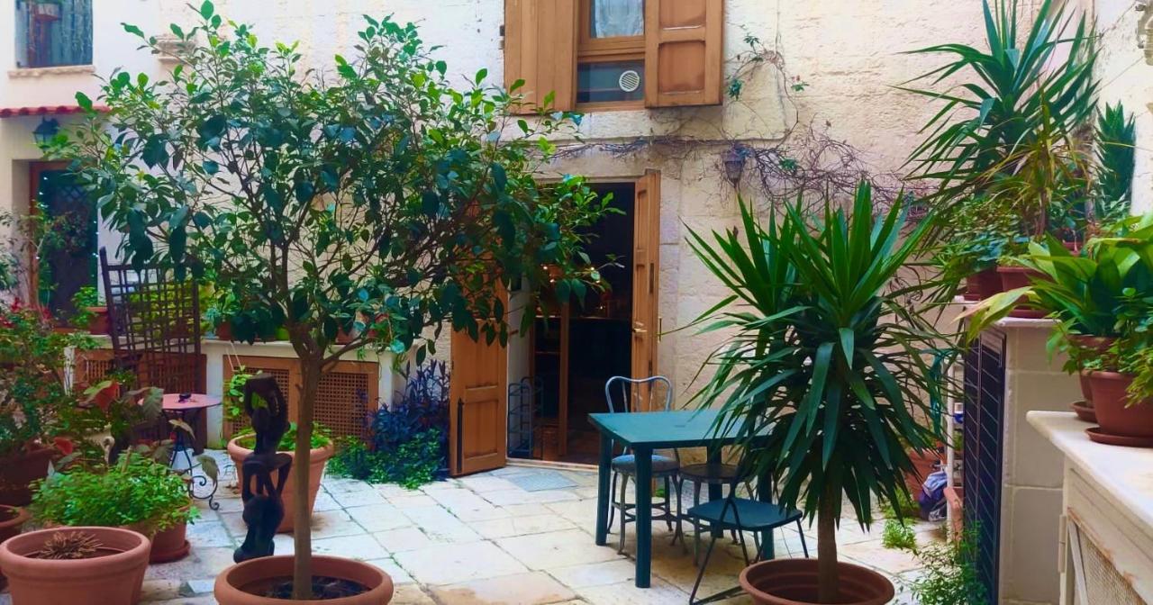 Traditional Apartment In Old City Bari Exterior foto