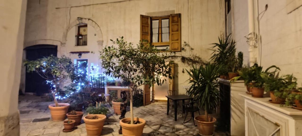 Traditional Apartment In Old City Bari Exterior foto
